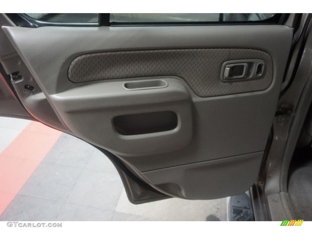 2004 Xterra XE - Silver Lightning Metallic / Sage photo #15