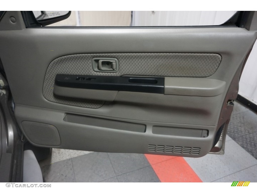 2004 Xterra XE - Silver Lightning Metallic / Sage photo #17