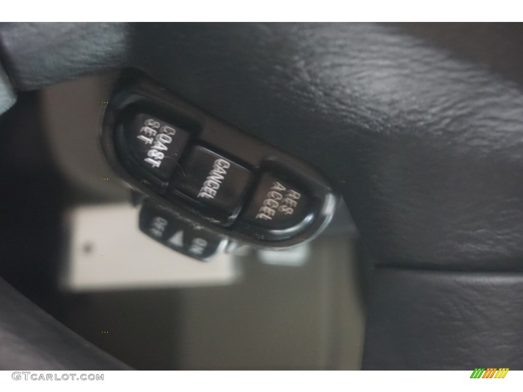 2004 Xterra XE - Silver Lightning Metallic / Sage photo #36