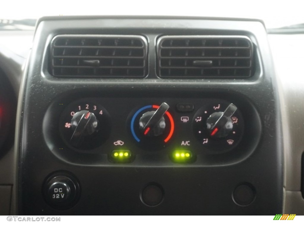 2004 Xterra XE - Silver Lightning Metallic / Sage photo #45