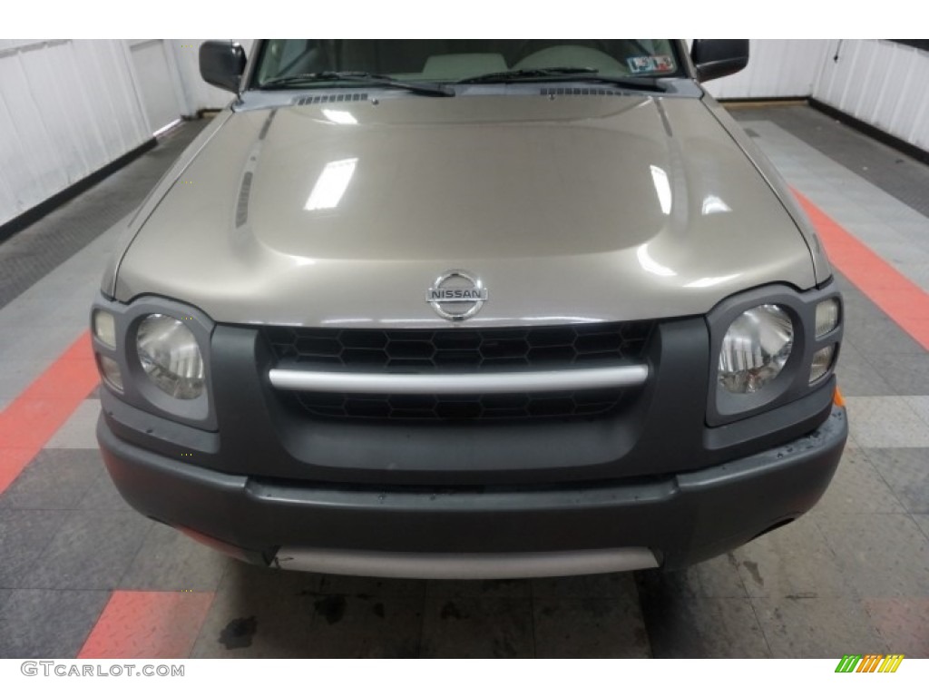 2004 Xterra XE - Silver Lightning Metallic / Sage photo #56