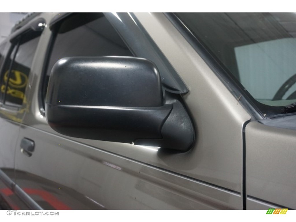 2004 Xterra XE - Silver Lightning Metallic / Sage photo #60
