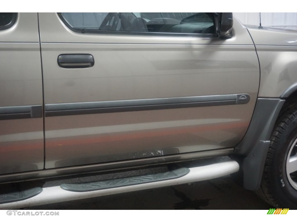 2004 Xterra XE - Silver Lightning Metallic / Sage photo #62
