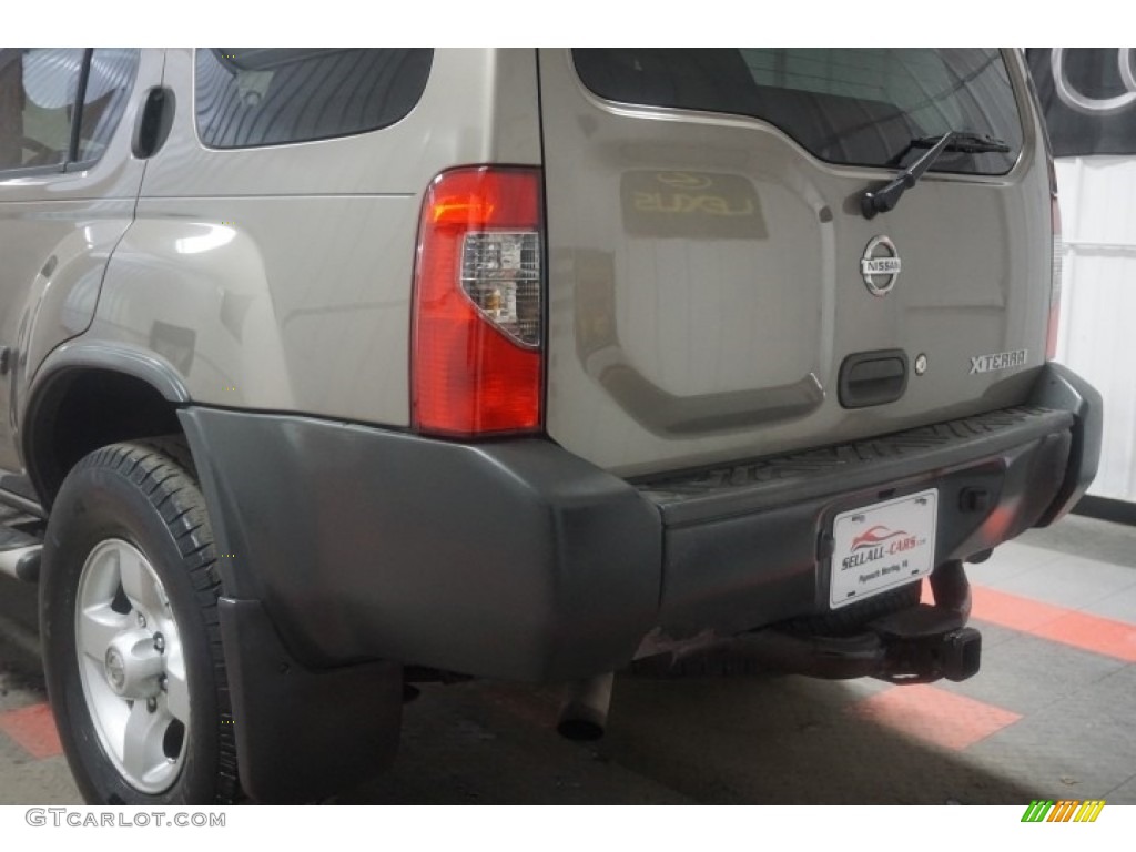 2004 Xterra XE - Silver Lightning Metallic / Sage photo #70