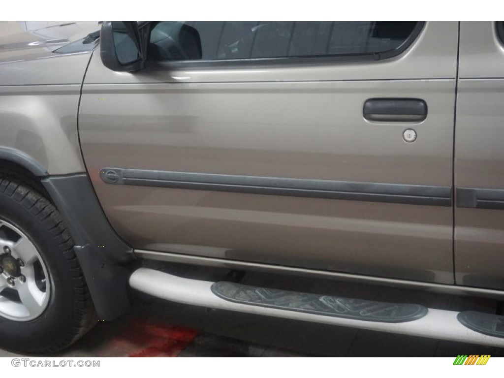 2004 Xterra XE - Silver Lightning Metallic / Sage photo #77