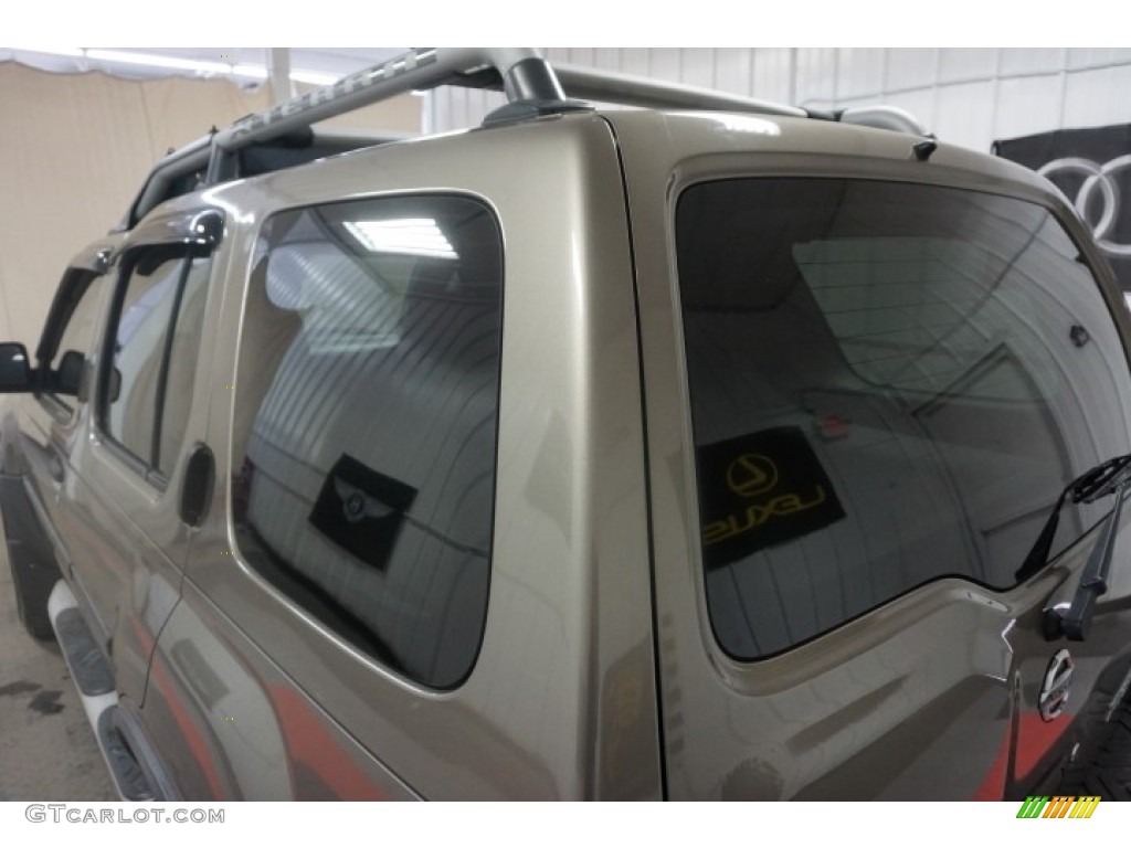 2004 Xterra XE - Silver Lightning Metallic / Sage photo #88
