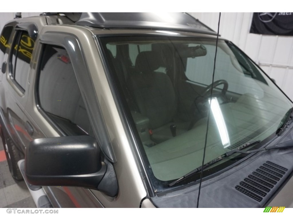 2004 Xterra XE - Silver Lightning Metallic / Sage photo #92