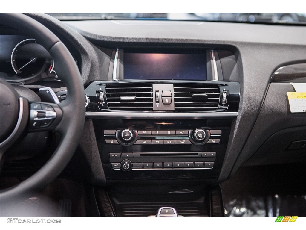 2017 BMW X4 M40i Controls Photo #113736511