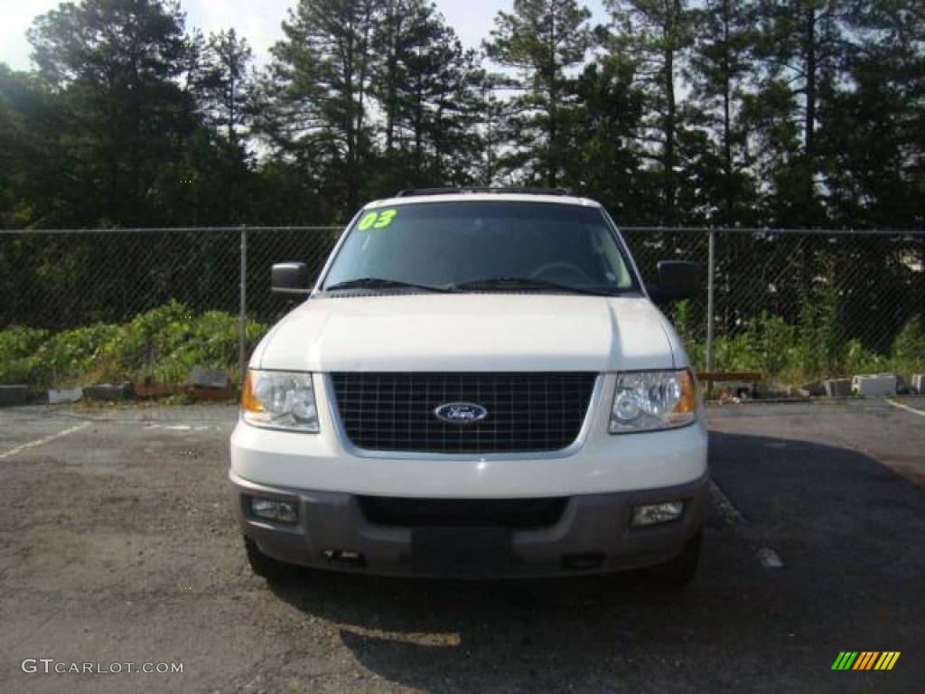 2003 Expedition XLT 4x4 - Oxford White / Medium Parchment photo #2