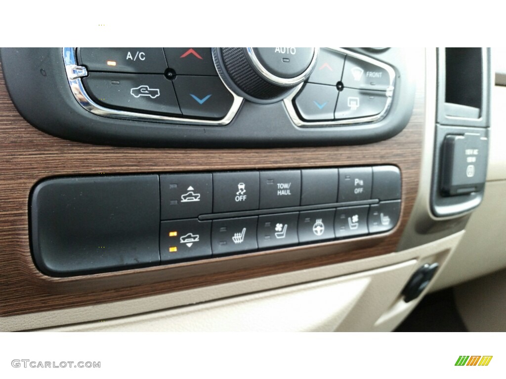 2013 1500 Laramie Crew Cab 4x4 - Western Brown Pearl / Canyon Brown/Light Frost Beige photo #20