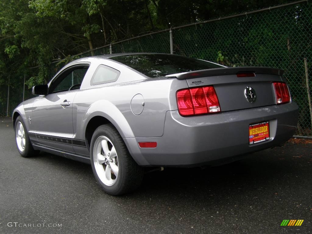 2007 Mustang V6 Premium Coupe - Tungsten Grey Metallic / Dark Charcoal photo #4