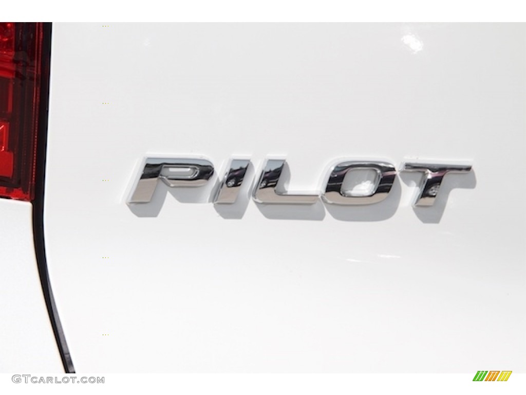 2016 Pilot Touring - White Diamond Pearl / Beige photo #3