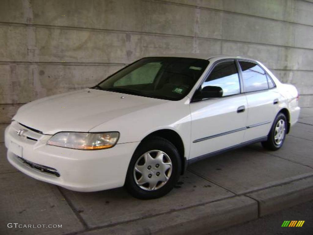 1999 Accord DX Sedan - Taffeta White / Ivory photo #2