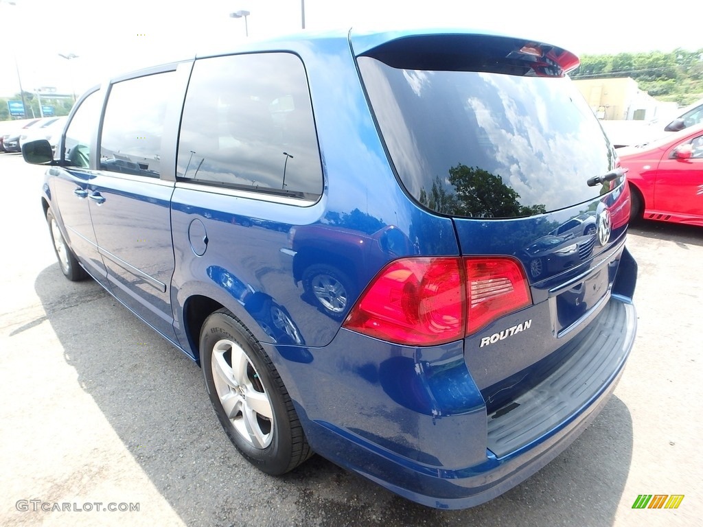 2010 Routan SE - Antigua Blue Metallic / Aero Gray photo #2