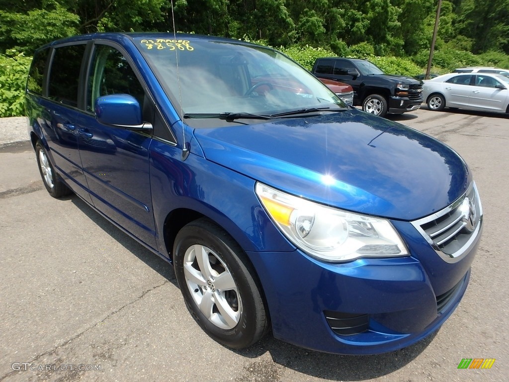 2010 Routan SE - Antigua Blue Metallic / Aero Gray photo #5