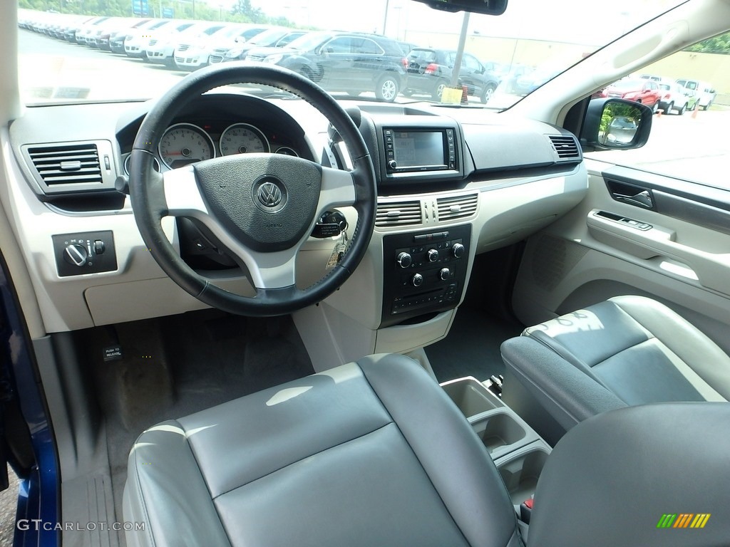 2010 Routan SE - Antigua Blue Metallic / Aero Gray photo #11