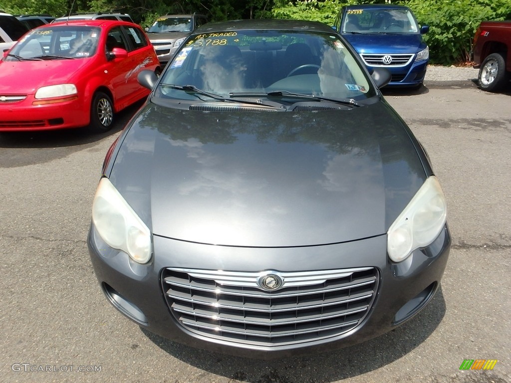 2004 Sebring LX Sedan - Graphite Metallic / Dark Slate Gray photo #6