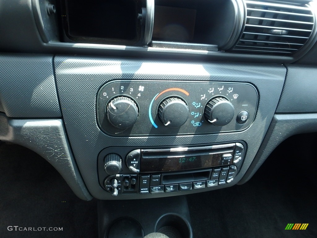 2004 Sebring LX Sedan - Graphite Metallic / Dark Slate Gray photo #13