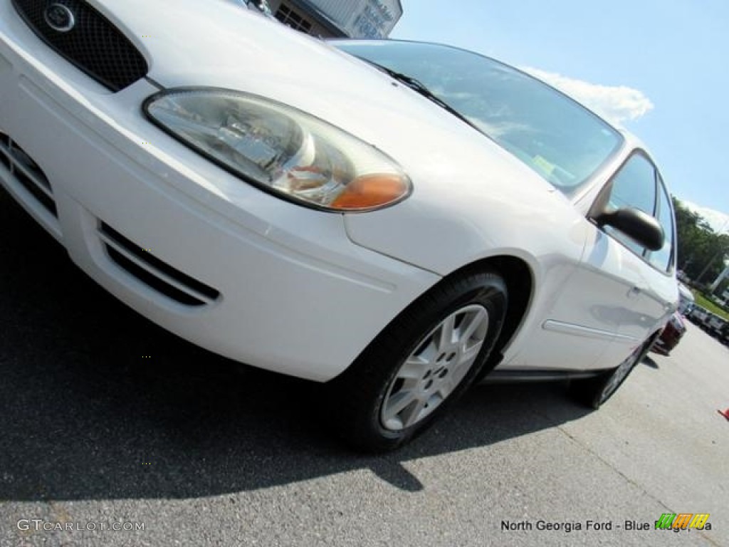 2007 Taurus SE - Vibrant White / Medium/Dark Flint photo #30