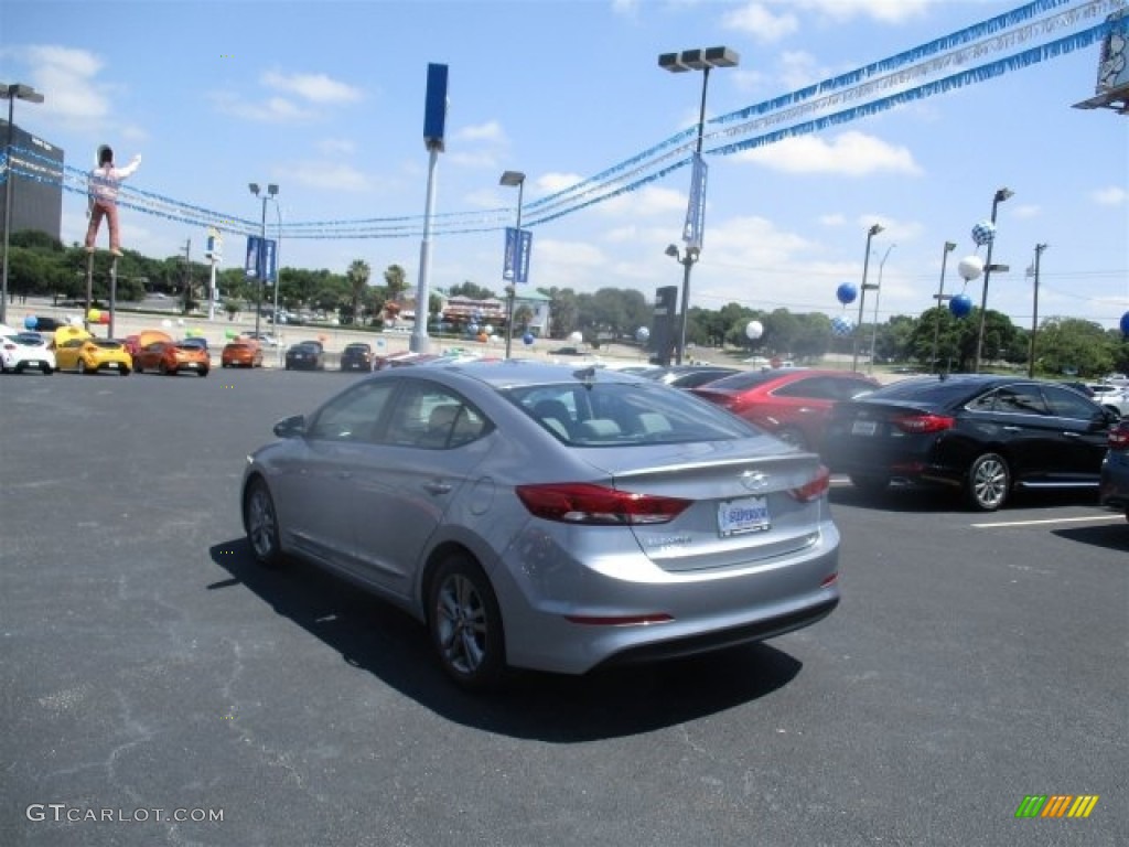 2017 Elantra SE - Gray / Gray photo #5