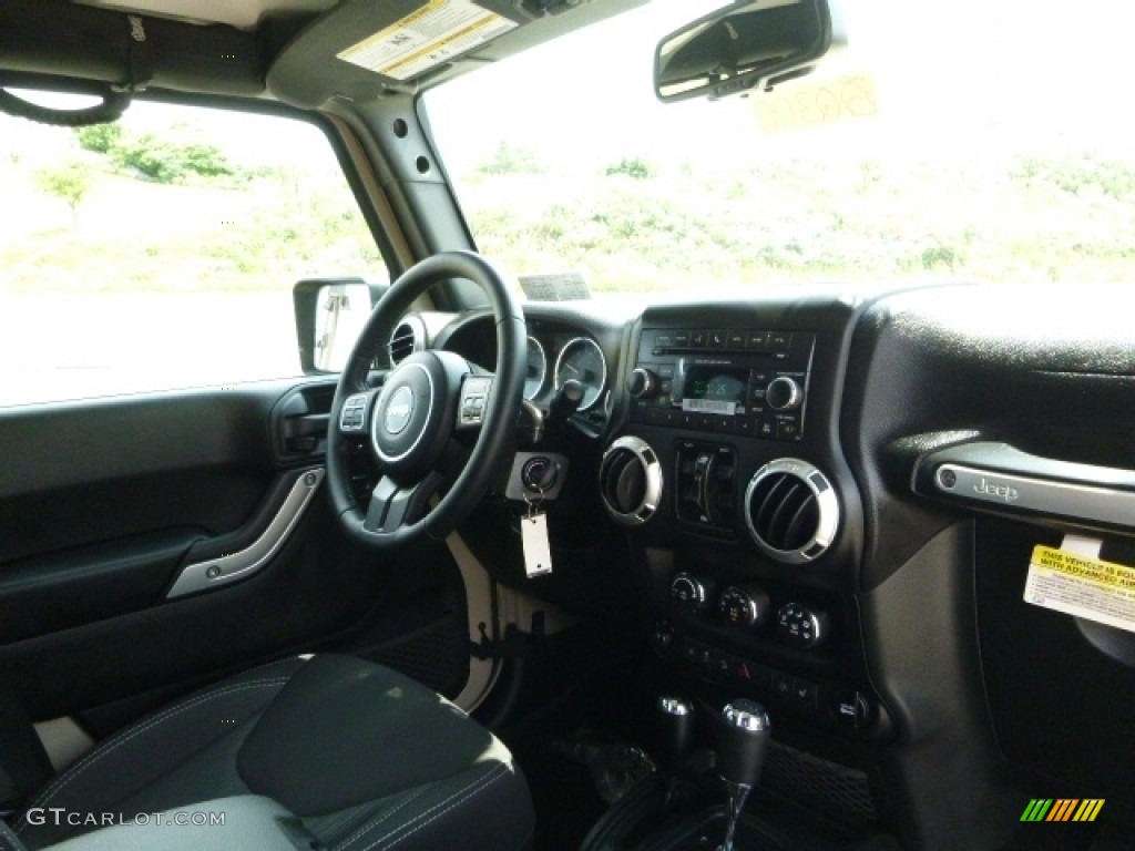 2016 Wrangler Unlimited Sahara 4x4 - Mojave Sand / Black photo #10