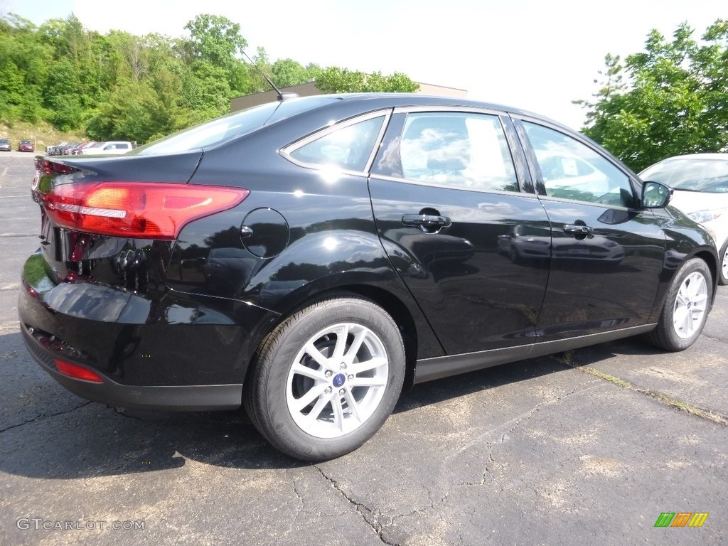 2016 Focus SE Sedan - Shadow Black / Charcoal Black photo #2