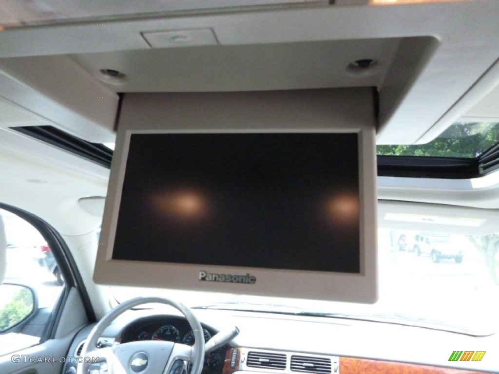 2011 Suburban LT 4x4 - Sheer Silver Metallic / Light Cashmere/Dark Cashmere photo #6