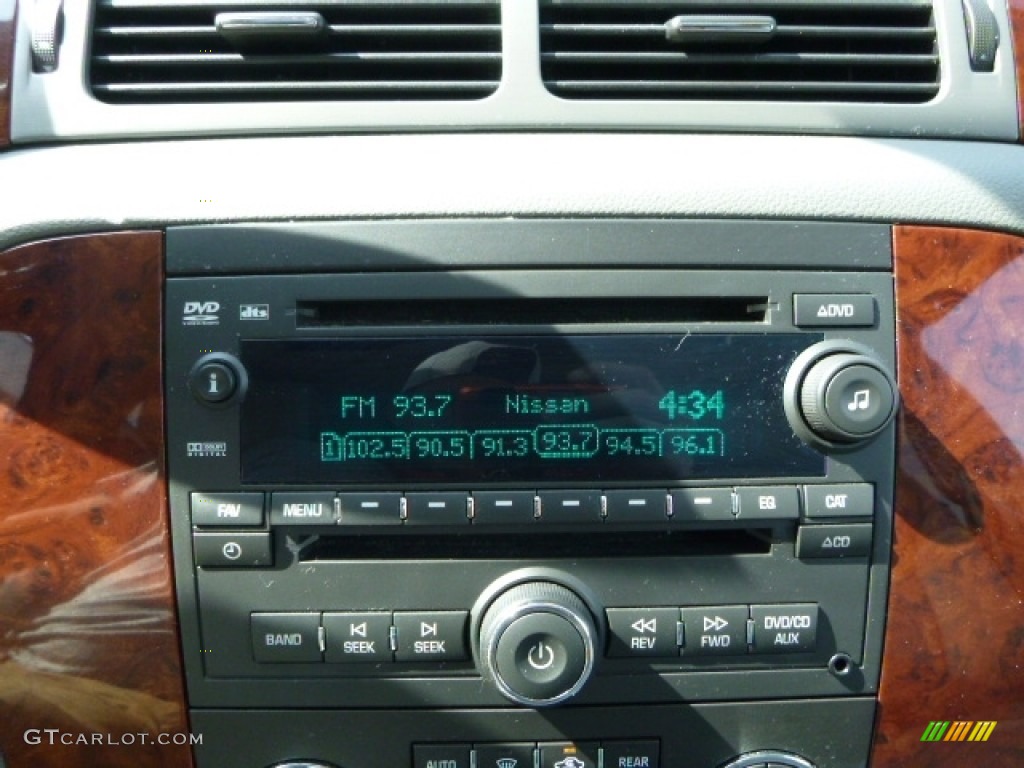 2011 Suburban LT 4x4 - Sheer Silver Metallic / Light Cashmere/Dark Cashmere photo #18