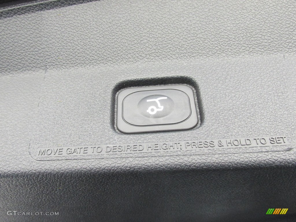 2016 Explorer XLT - Shadow Black / Ebony Black photo #18