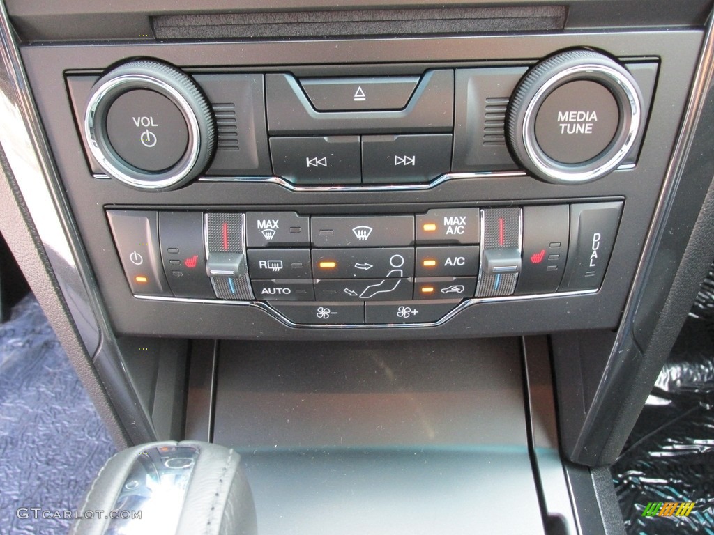 2016 Explorer XLT - Shadow Black / Ebony Black photo #28