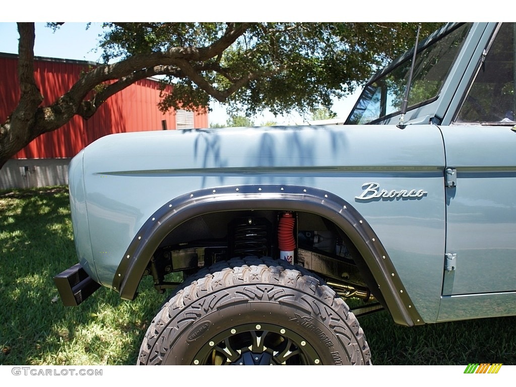 1970 Ford Bronco Sport Wagon Marks and Logos Photos
