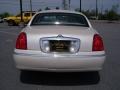 2001 White Pearl Tri Coat Lincoln Town Car Cartier  photo #14