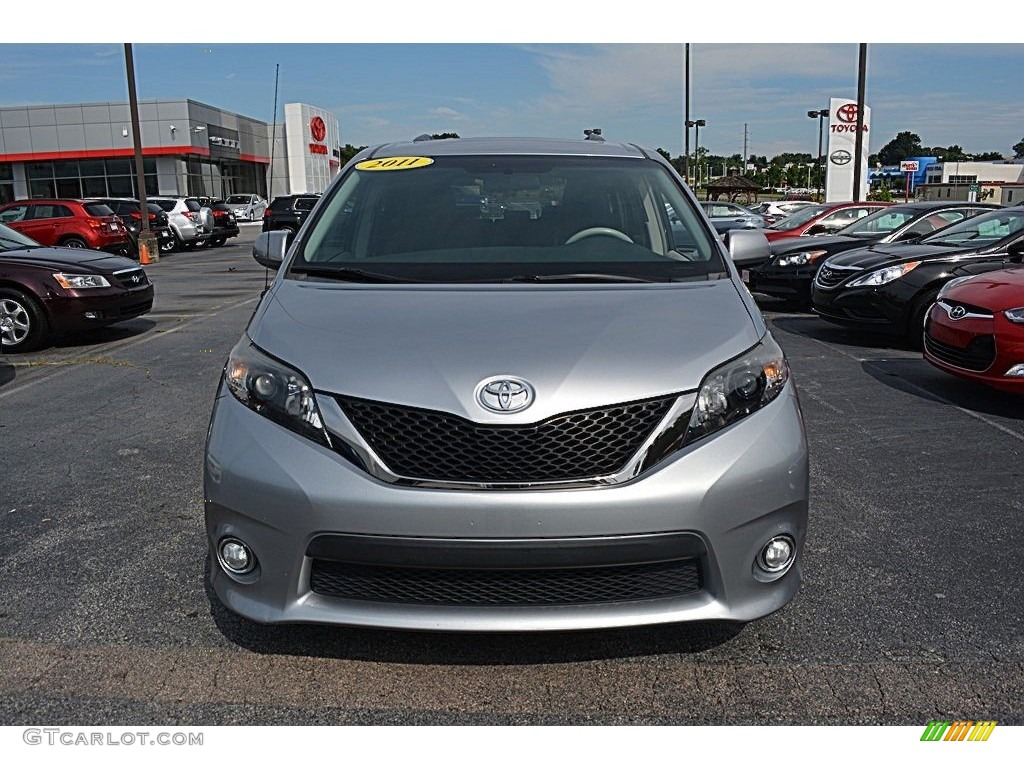 2011 Sienna SE - Silver Sky Metallic / Dark Charcoal photo #24