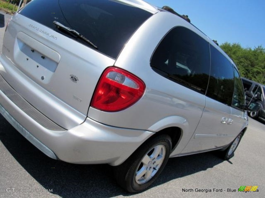 2005 Grand Caravan SXT - Bright Silver Metallic / Medium Slate Gray photo #35