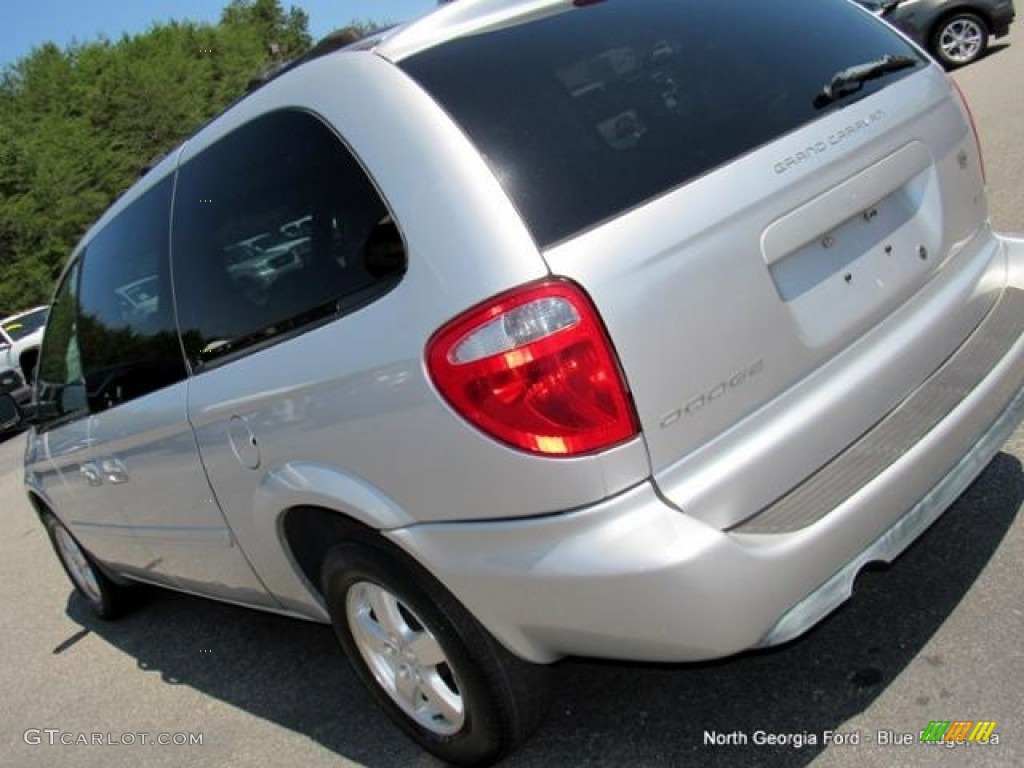 2005 Grand Caravan SXT - Bright Silver Metallic / Medium Slate Gray photo #36