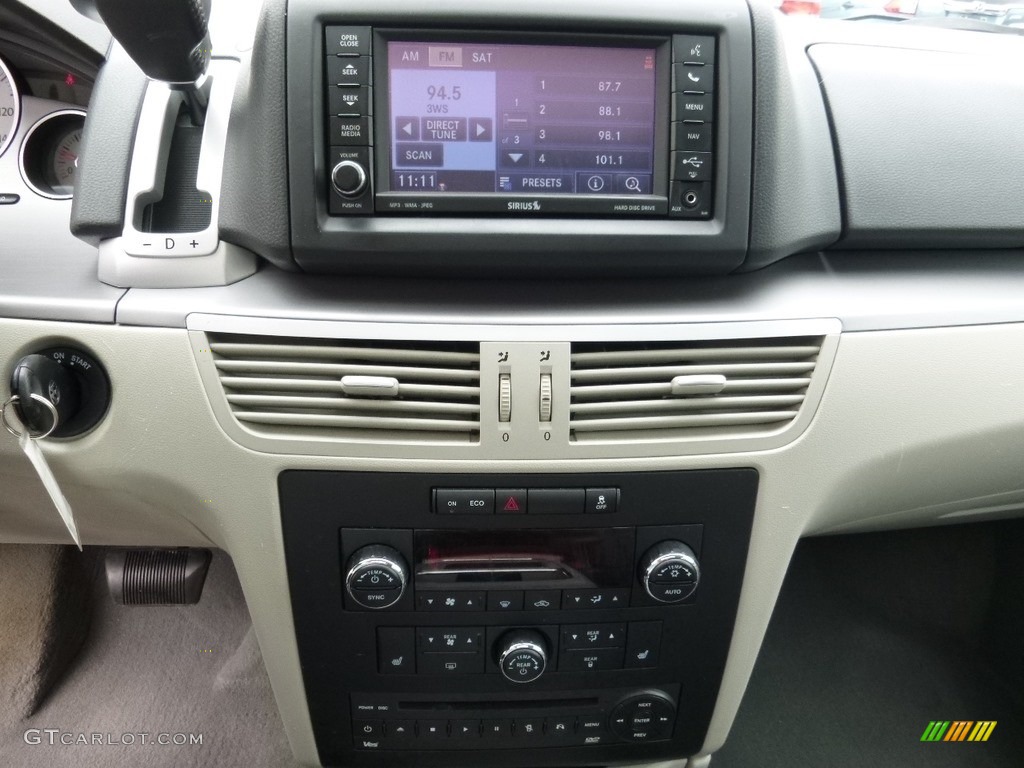 2011 Routan SEL - Twilight Gray Metallic / Aero Gray photo #23