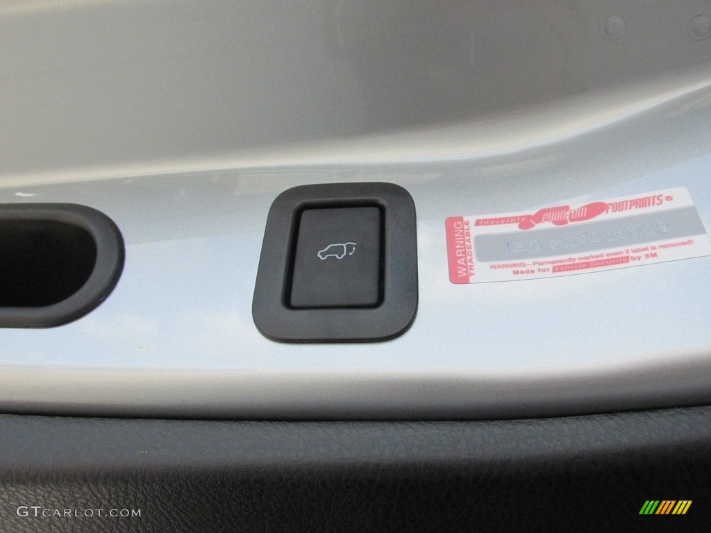 2016 Highlander XLE - Silver Sky Metallic / Black photo #18