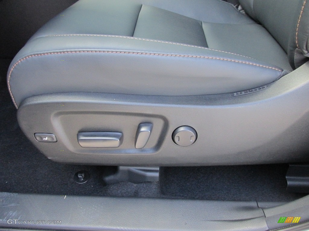 2016 Highlander XLE - Silver Sky Metallic / Black photo #24