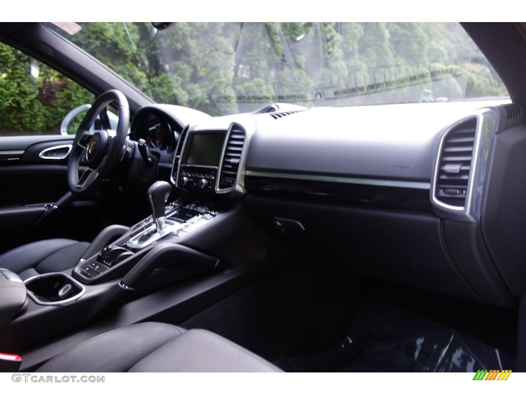 2016 Cayenne  - Rhodium Silver Metallic / Black photo #17