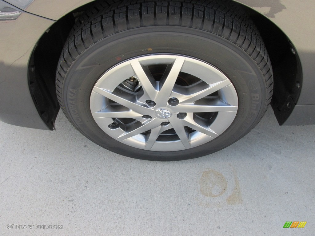 2016 Toyota Prius v Three Wheel Photo #113878942