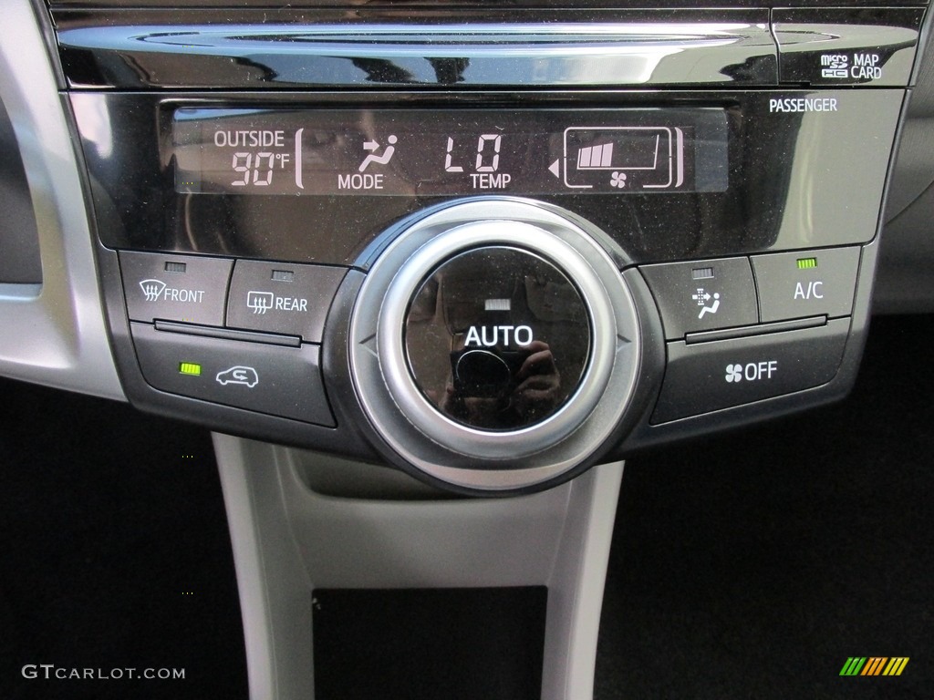 2016 Toyota Prius v Three Controls Photo #113879380