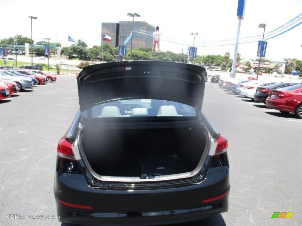 2017 Elantra SE - Black / Gray photo #3