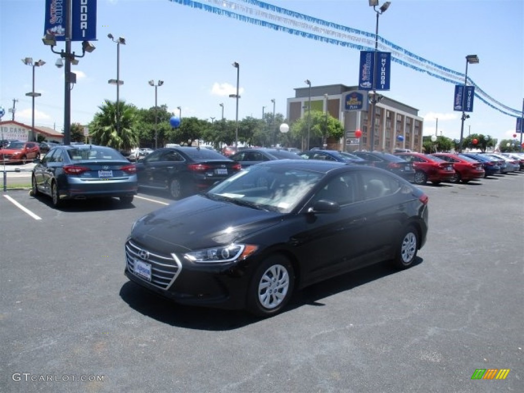 2017 Elantra SE - Black / Gray photo #4