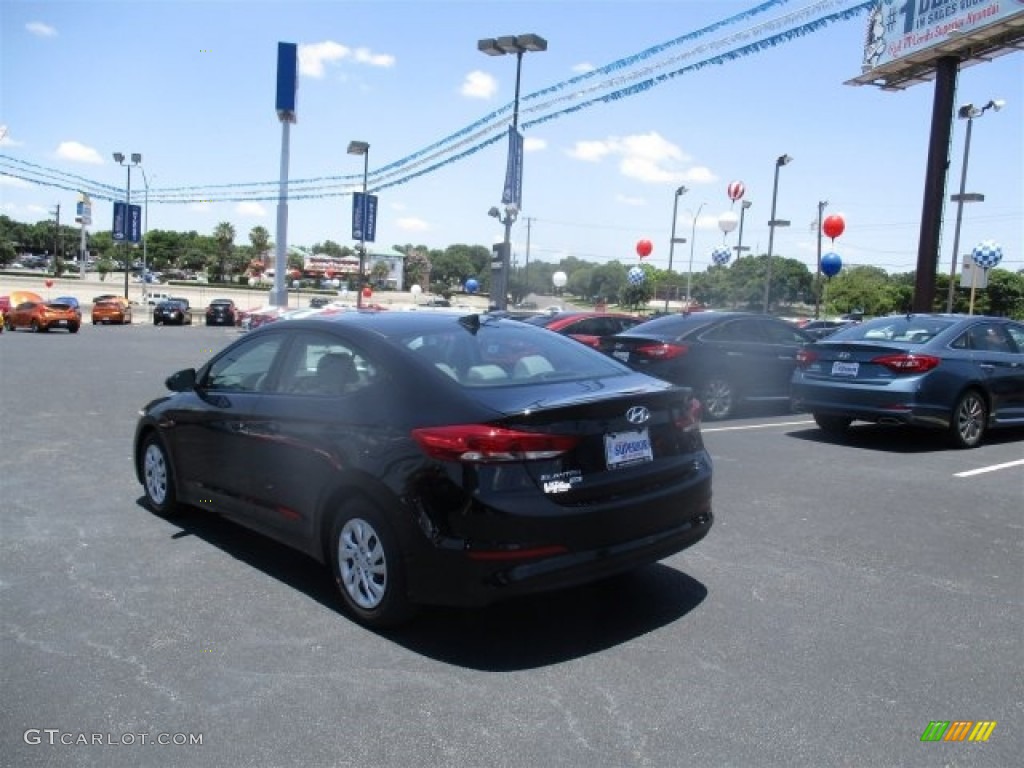 2017 Elantra SE - Black / Gray photo #5