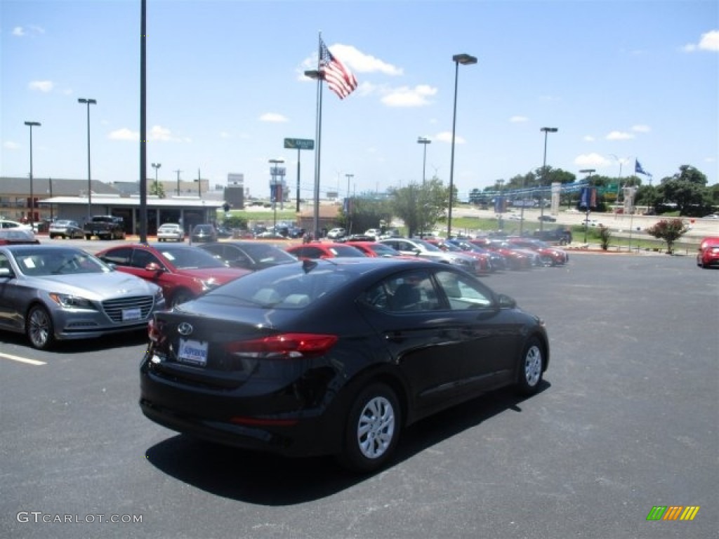 2017 Elantra SE - Black / Gray photo #6