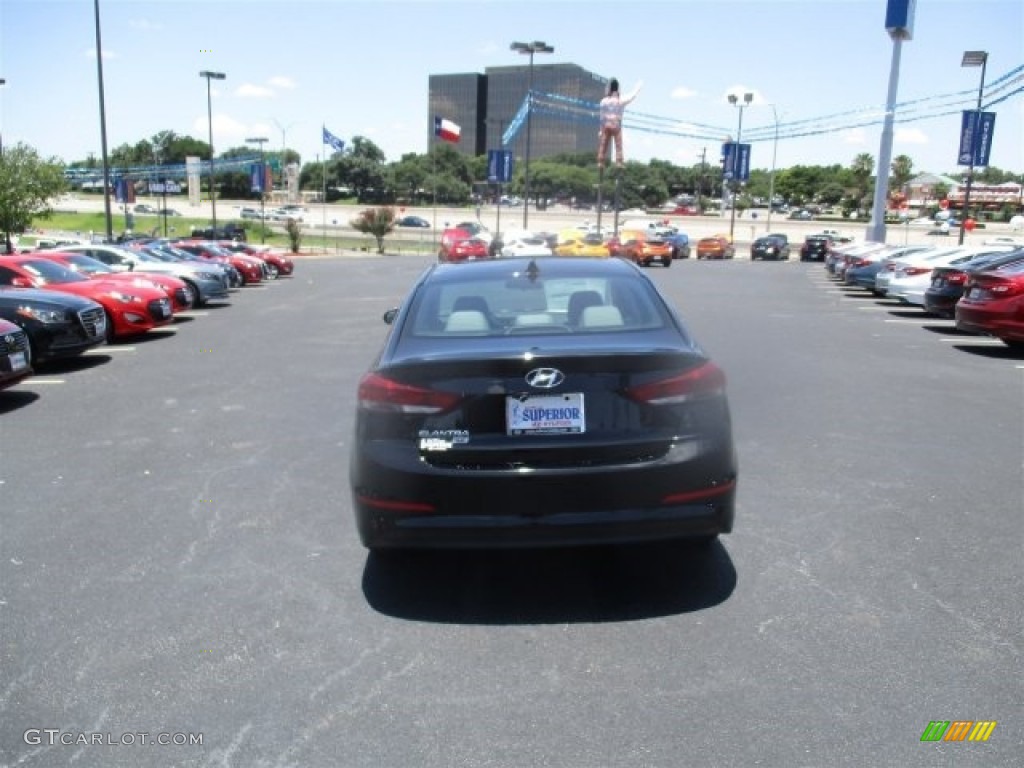 2017 Elantra SE - Black / Gray photo #8