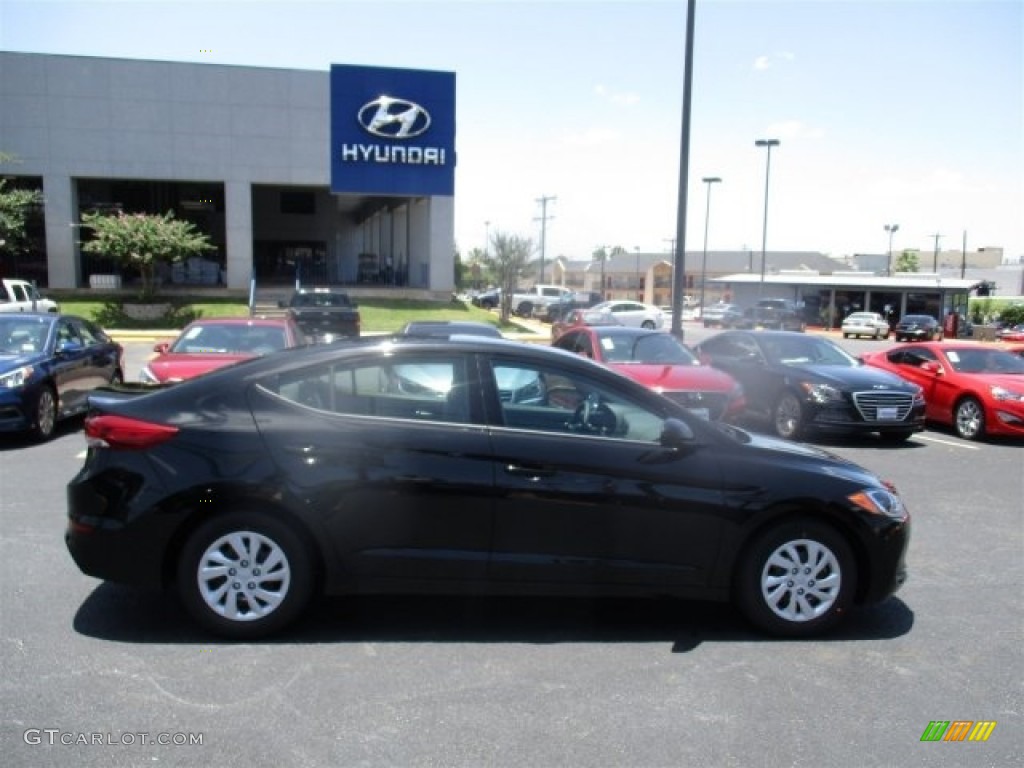 2017 Elantra SE - Black / Gray photo #9