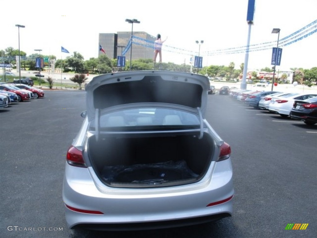 2017 Elantra SE - Silver / Gray photo #4
