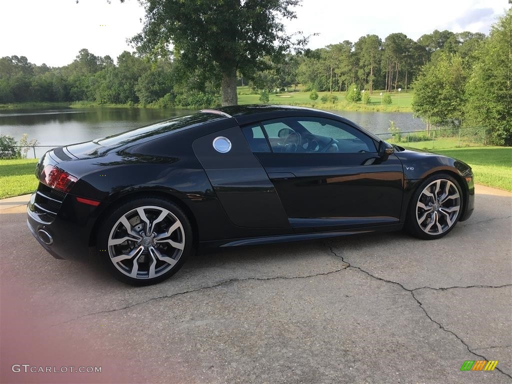 2010 R8 5.2 FSI quattro - Phantom Black Pearl Effect / Fine Nappa Black Leather photo #3