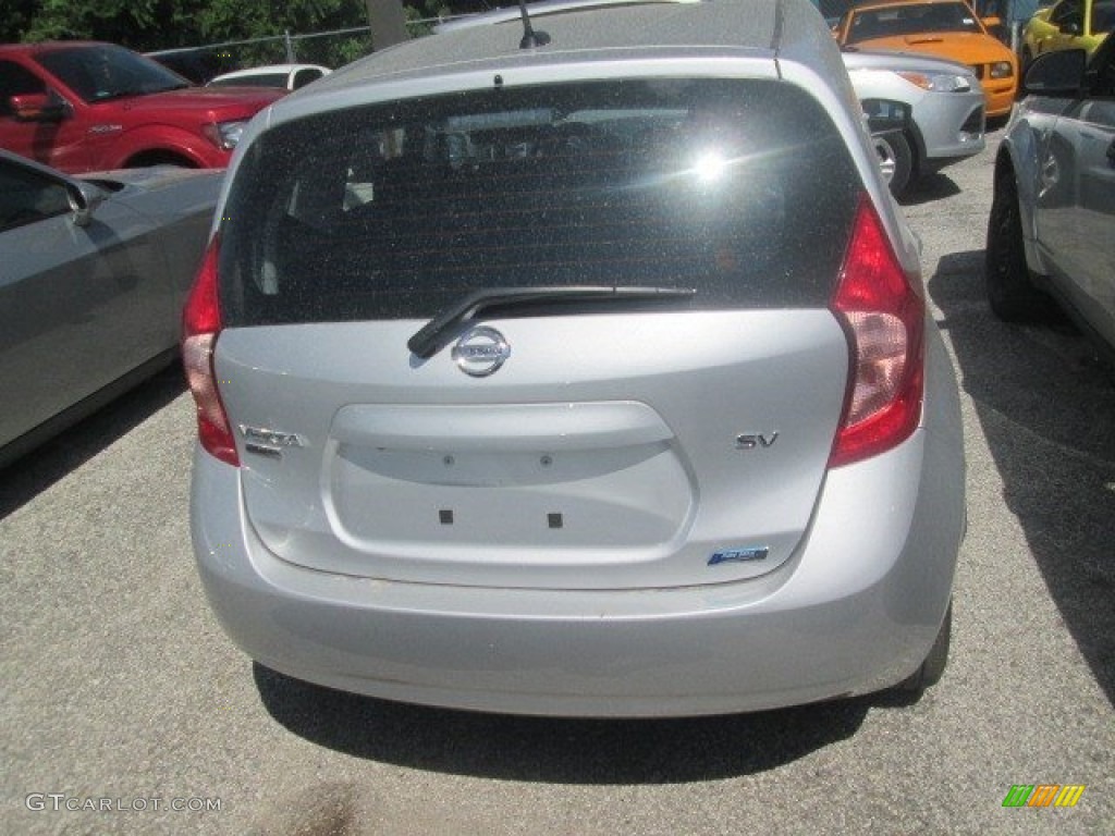 2016 Versa Note SV - Brilliant Silver / Charcoal photo #8